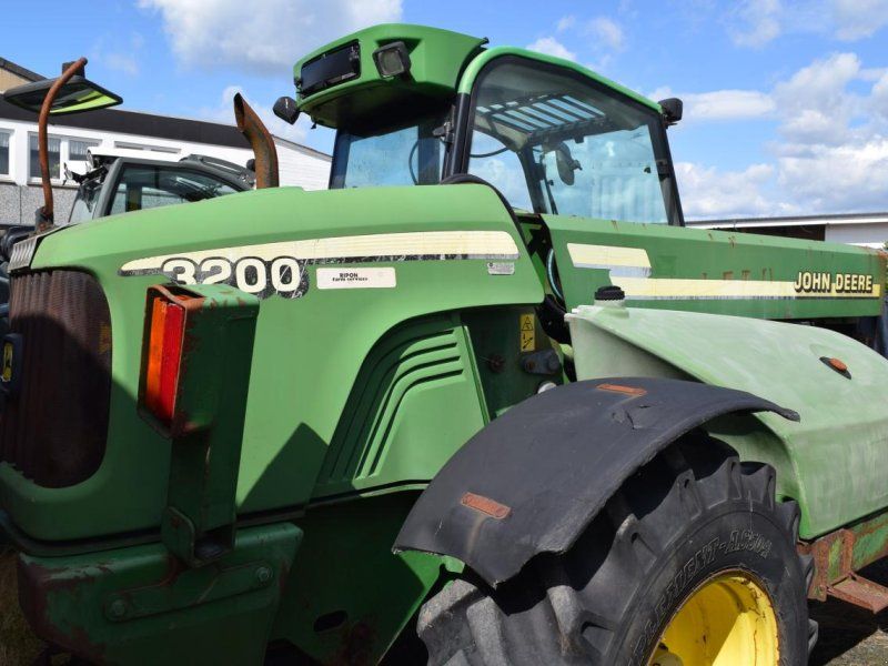 John Deere 3200