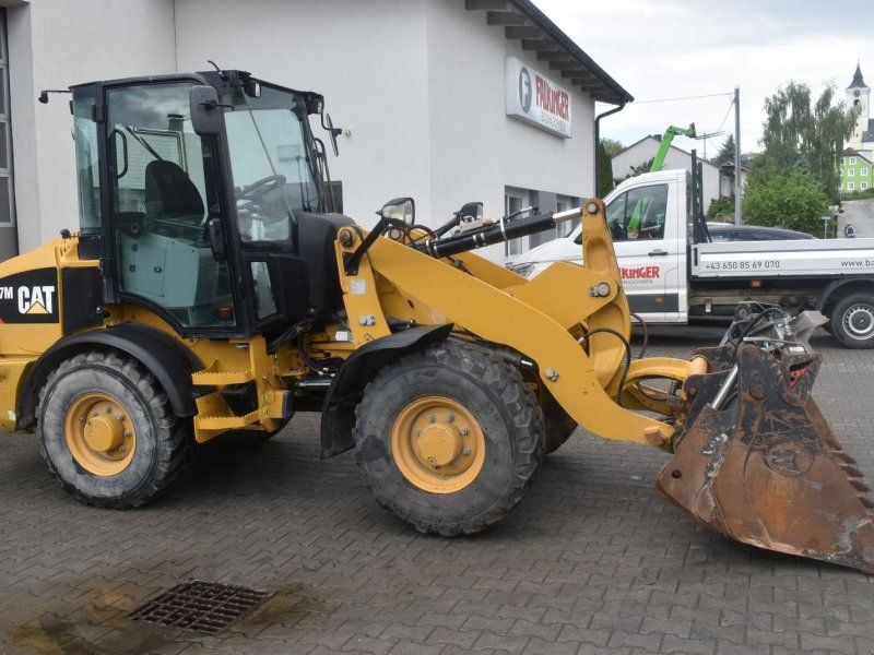 Caterpillar 907M mit Straßenzulassung