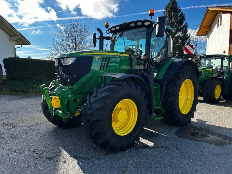 John Deere 6215R