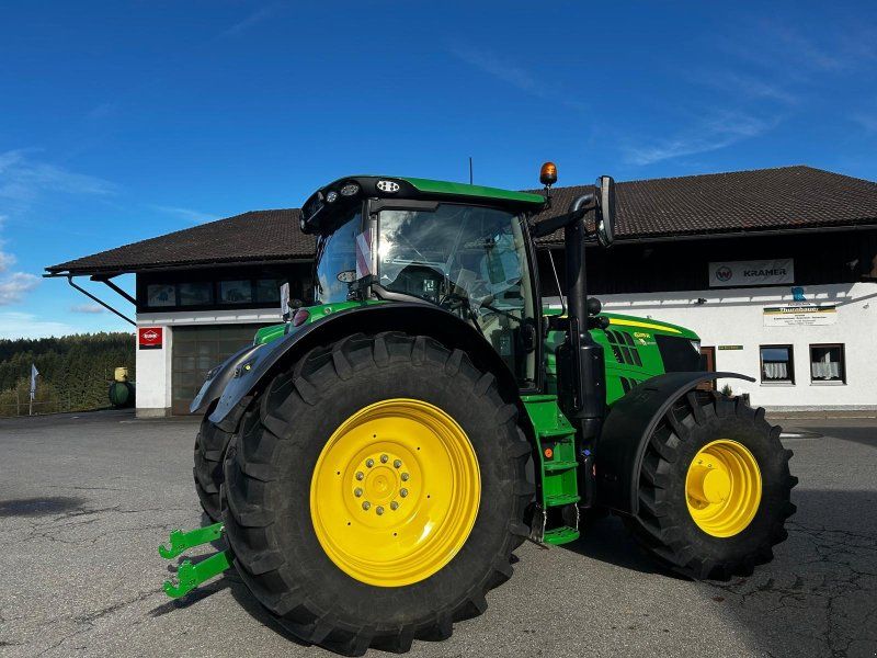 John Deere 6215R