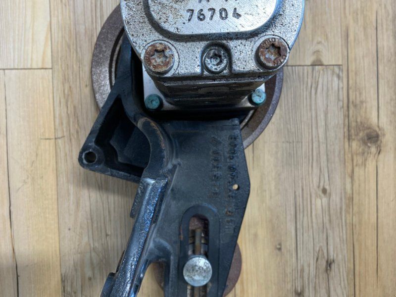 MAN zum TGM 18.320 Hydraulikpumpe / Zahnradpumpe 515 800 013 A-11 76