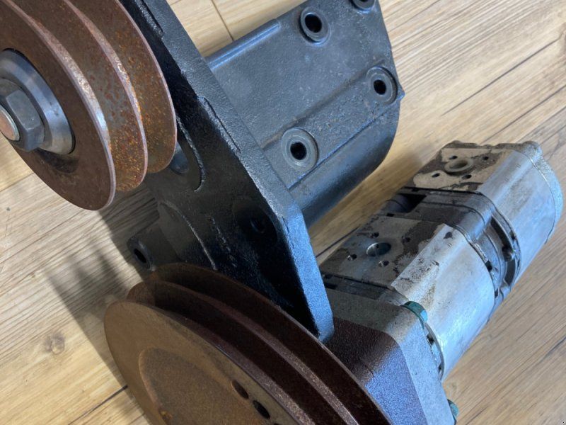 MAN zum TGM 18.320 Hydraulikpumpe / Zahnradpumpe 515 800 013 A-11 76