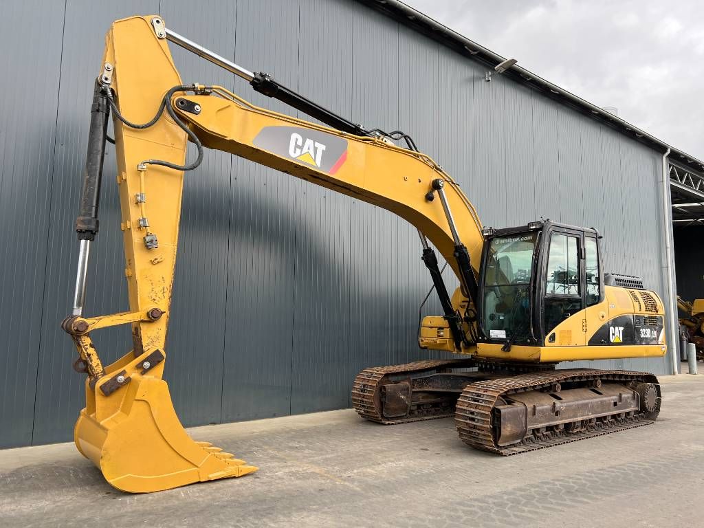 CAT 323D LN