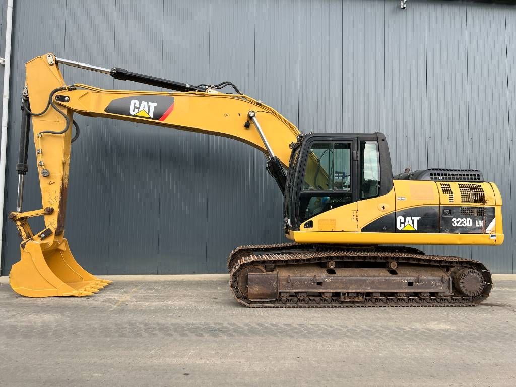 CAT 323D LN