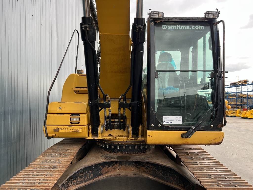 CAT 323D LN