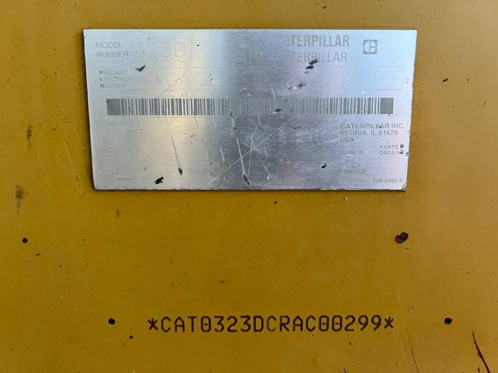 CAT 323D LN