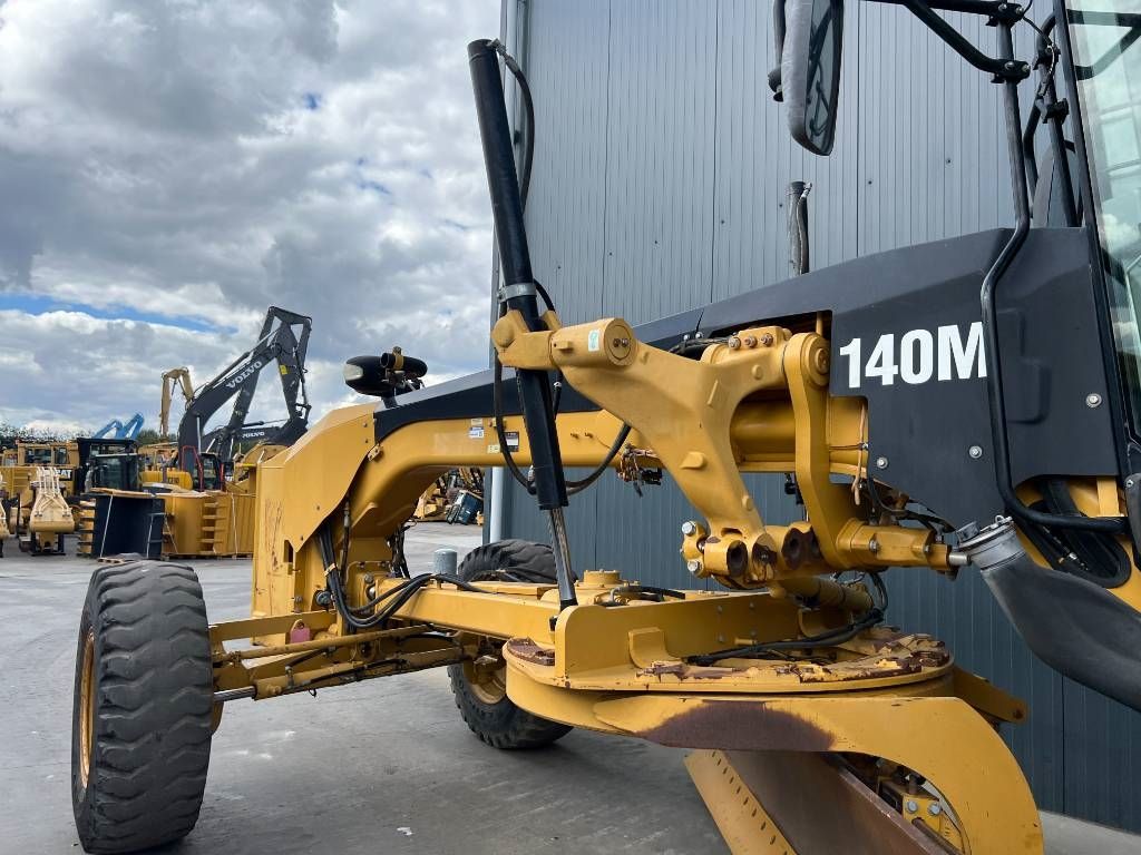 CAT 140M