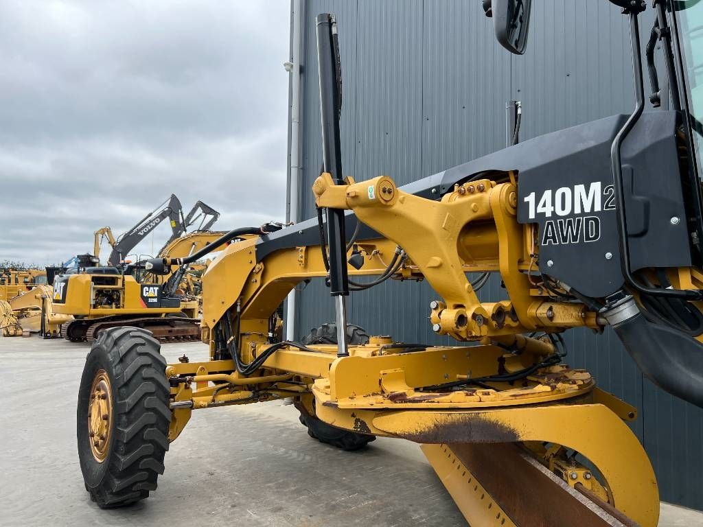 CAT 140M2 AWD