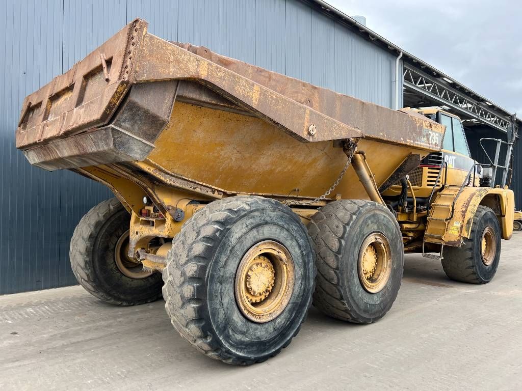 CAT 735