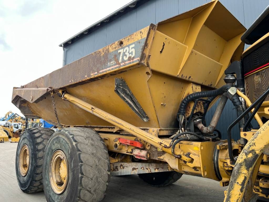 CAT 735