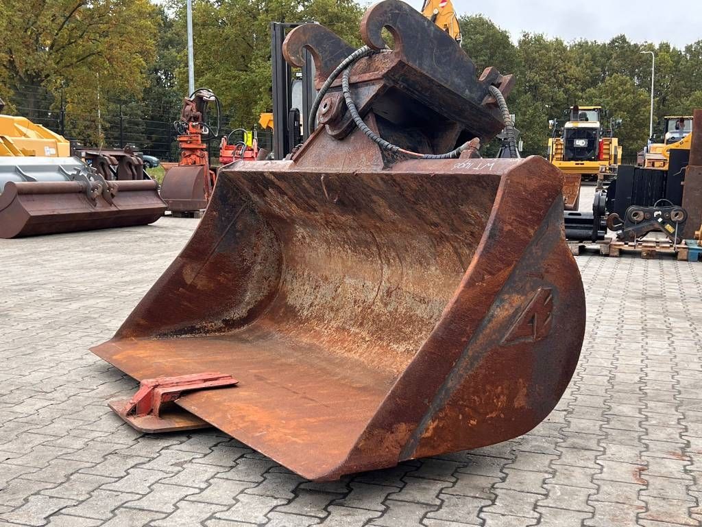 Verachtert CW30-CW40 Kantelbak-Tiltingbucket-Schwenkloffel