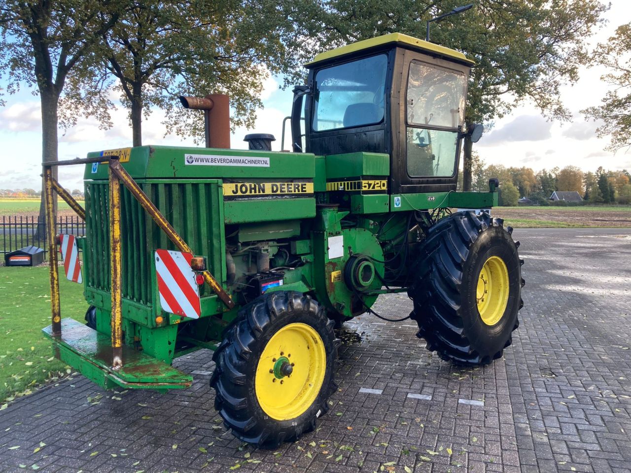 John Deere 5720