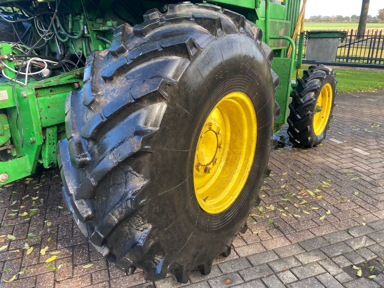 John Deere 5720