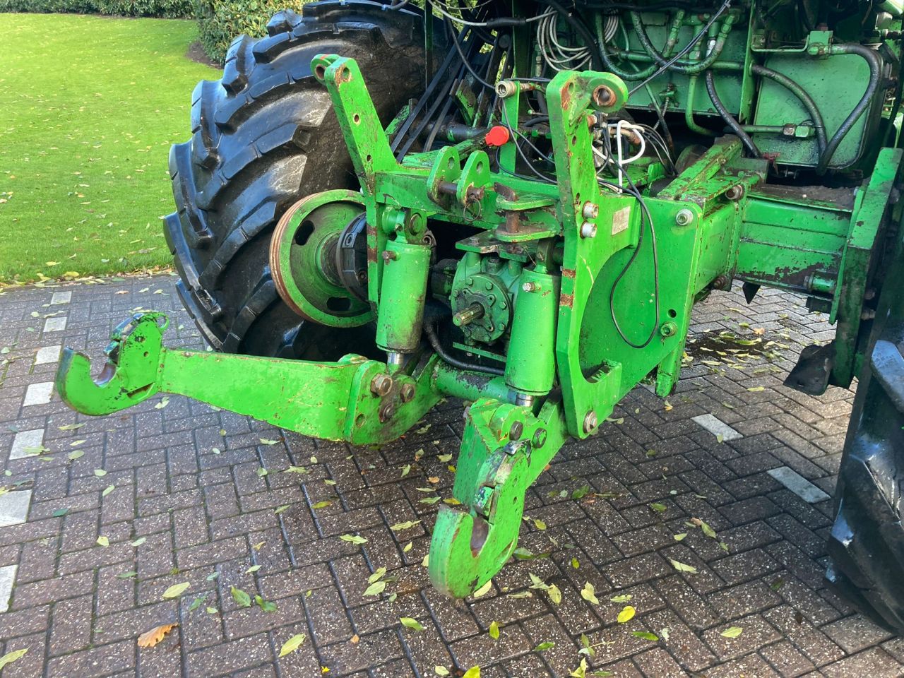 John Deere 5720