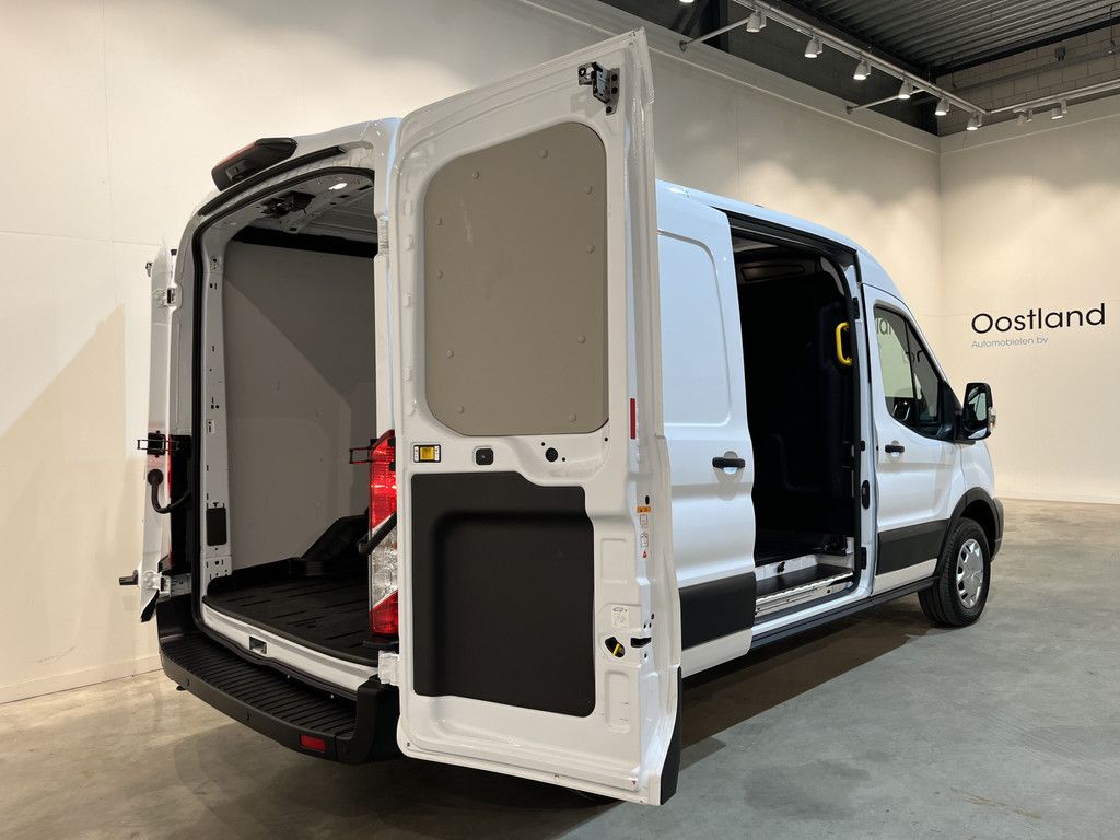 Ford E-Transit L2H2 Trend 68 kWh 184 PK / 100% Elektrisch !! / Airco / Cruise Control / CarPlay / Camera / Navigatie / 3-Zits / 12.300 KM !!