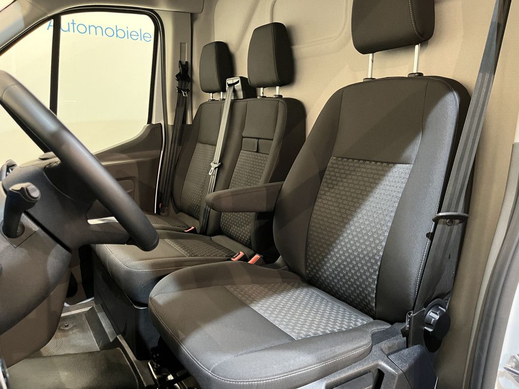 Ford E-Transit L2H2 Trend 68 kWh 184 PK / 100% Elektrisch !! / Airco / Cruise Control / CarPlay / Camera / Navigatie / 3-Zits / 12.300 KM !!