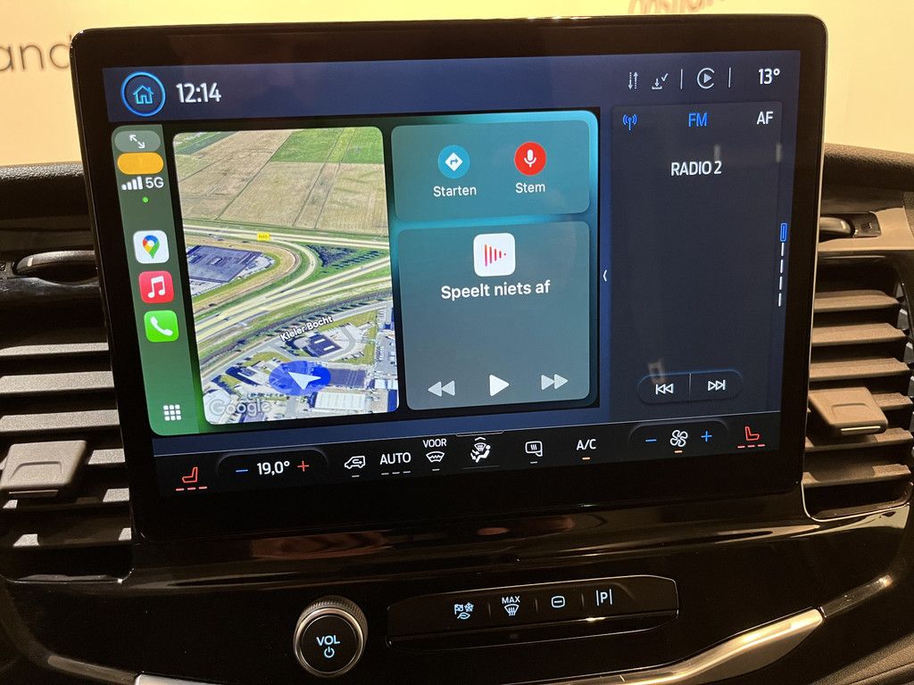 Ford E-Transit L2H2 Trend 68 kWh 184 PK / 100% Elektrisch !! / Airco / Cruise Control / CarPlay / Camera / Navigatie / 3-Zits / 12.300 KM !!