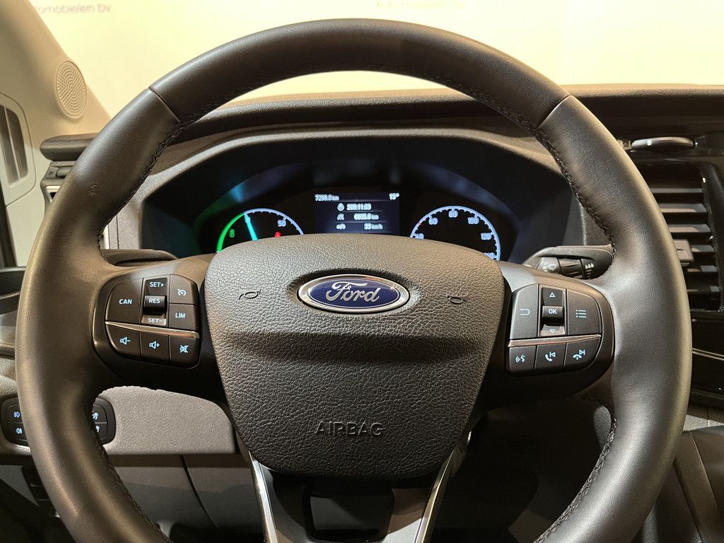 Ford E-Transit L2H2 Trend 68 kWh 184 PK / 100% Elektrisch !! / Airco / Cruise Control / CarPlay / Camera / Navigatie / 3-Zits / 12.300 KM !!