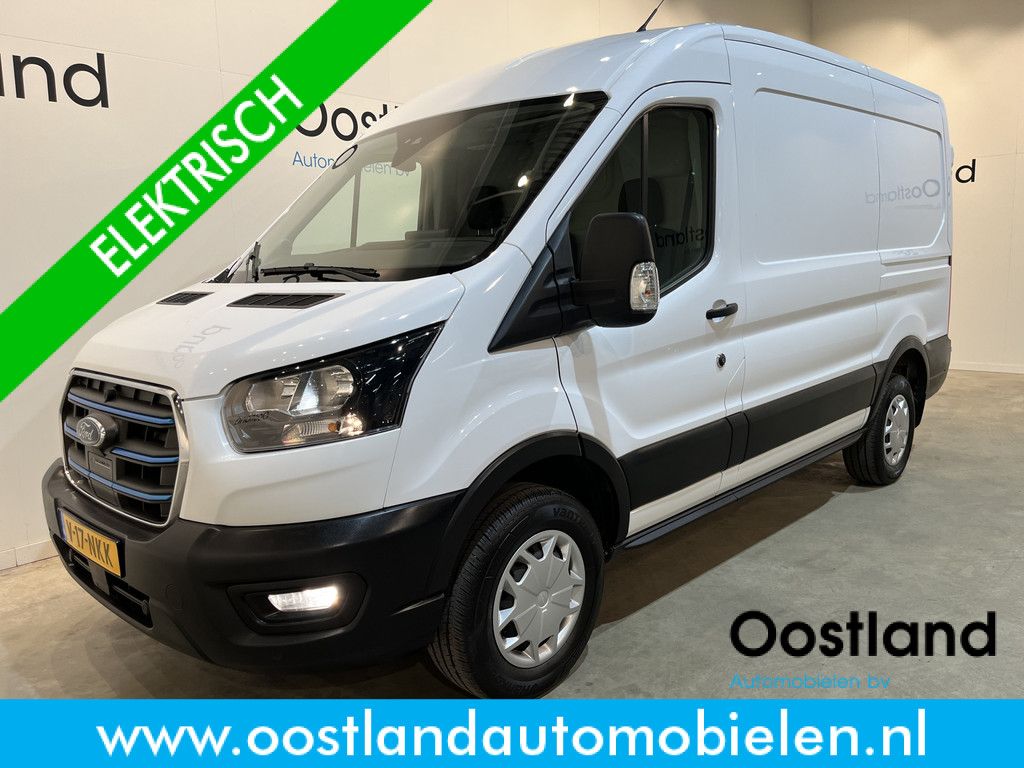 Ford E-Transit L2H2 Trend 68 kWh 184 PK / 100% Elektrisch !! / Airco / Cruise Control / CarPlay / Camera / Navigatie / 3-Zits / 11.750 KM !!