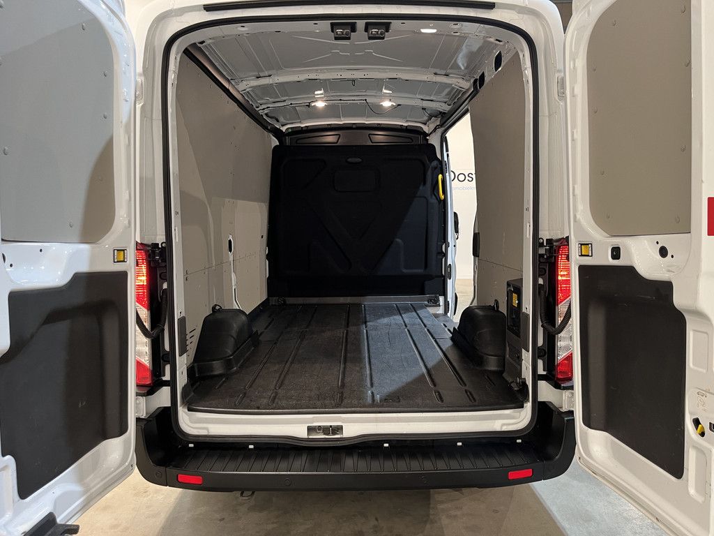 Ford E-Transit L2H2 Trend 68 kWh 184 PK / 100% Elektrisch !! / Airco / Cruise Control / CarPlay / Camera / Navigatie / 3-Zits / 11.750 KM !!