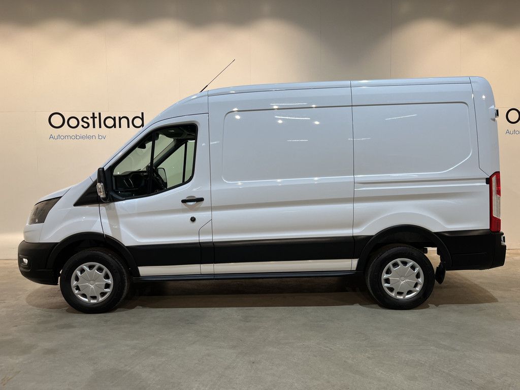 Ford E-Transit L2H2 Trend 68 kWh 184 PK / 100% Elektrisch !! / Airco / Cruise Control / CarPlay / Camera / Navigatie / 3-Zits / 11.750 KM !!