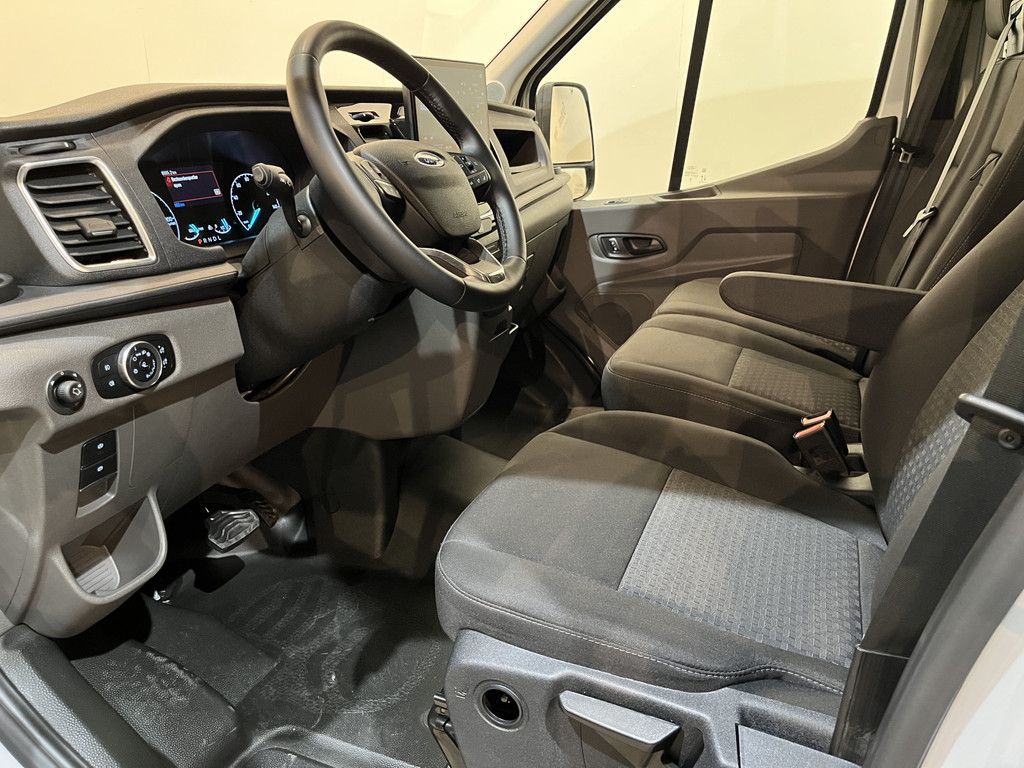 Ford E-Transit L2H2 Trend 68 kWh 184 PK / 100% Elektrisch !! / Airco / Cruise Control / CarPlay / Camera / Navigatie / 3-Zits / 11.750 KM !!
