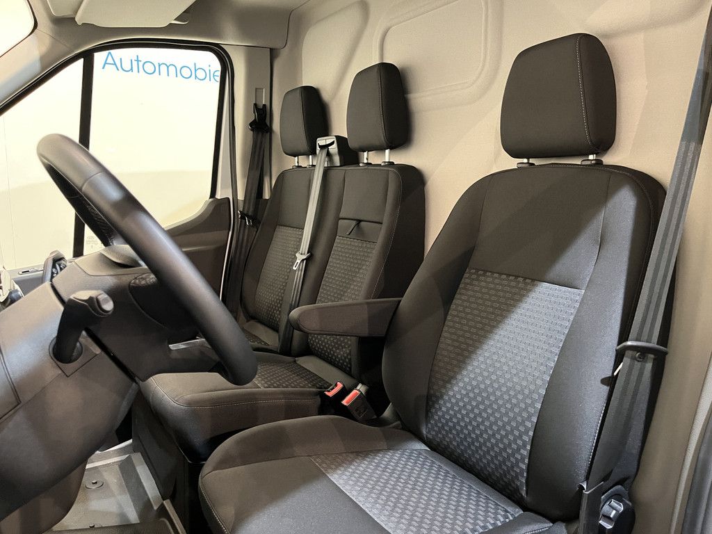 Ford E-Transit L2H2 Trend 68 kWh 184 PK / 100% Elektrisch !! / Airco / Cruise Control / CarPlay / Camera / Navigatie / 3-Zits / 11.750 KM !!