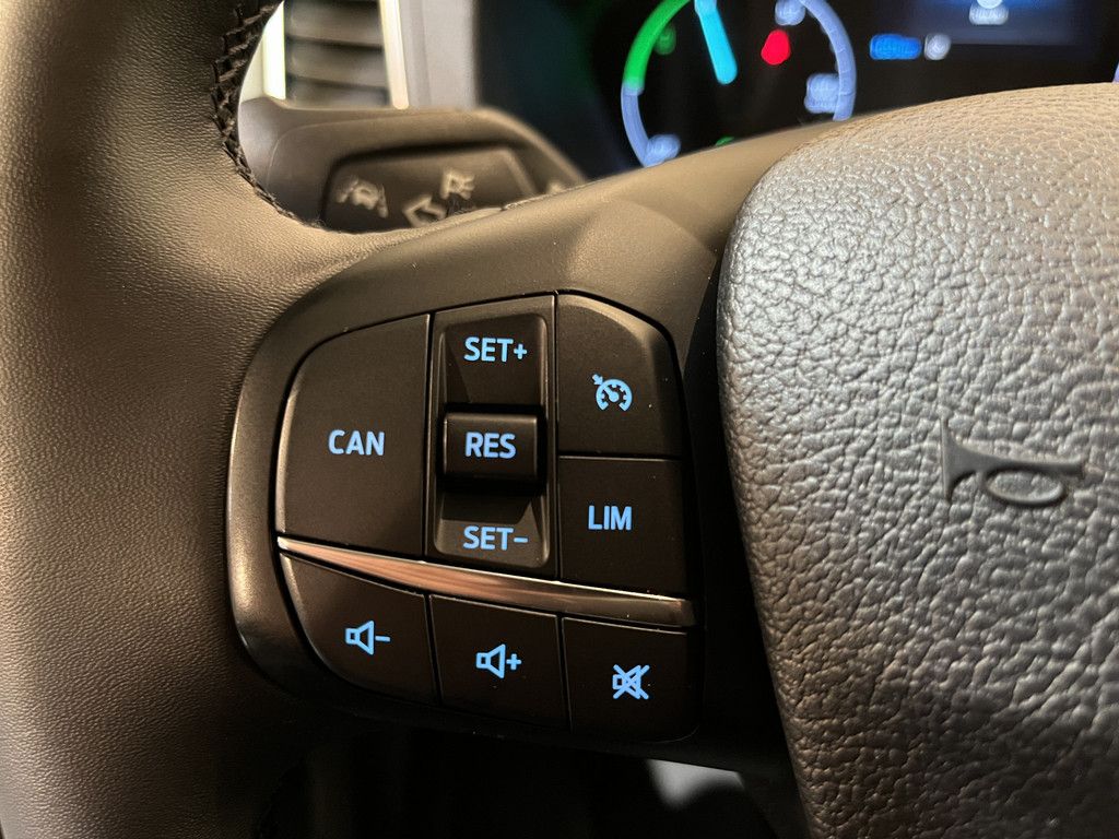 Ford E-Transit L2H2 Trend 68 kWh 184 PK / 100% Elektrisch !! / Airco / Cruise Control / CarPlay / Camera / Navigatie / 3-Zits / 11.750 KM !!