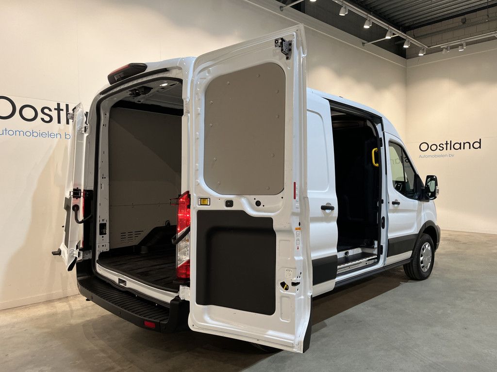 Ford E-Transit L2H2 Trend 68 kWh 184 PK / 100% Elektrisch !! / Airco / Cruise Control / CarPlay / Camera / Navigatie / 3-Zits / 17.000 KM !!