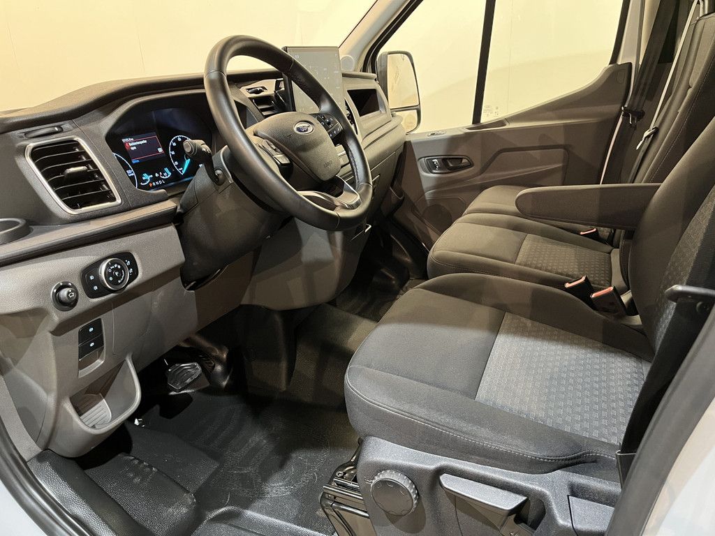 Ford E-Transit L2H2 Trend 68 kWh 184 PK / 100% Elektrisch !! / Airco / Cruise Control / CarPlay / Camera / Navigatie / 3-Zits / 17.000 KM !!