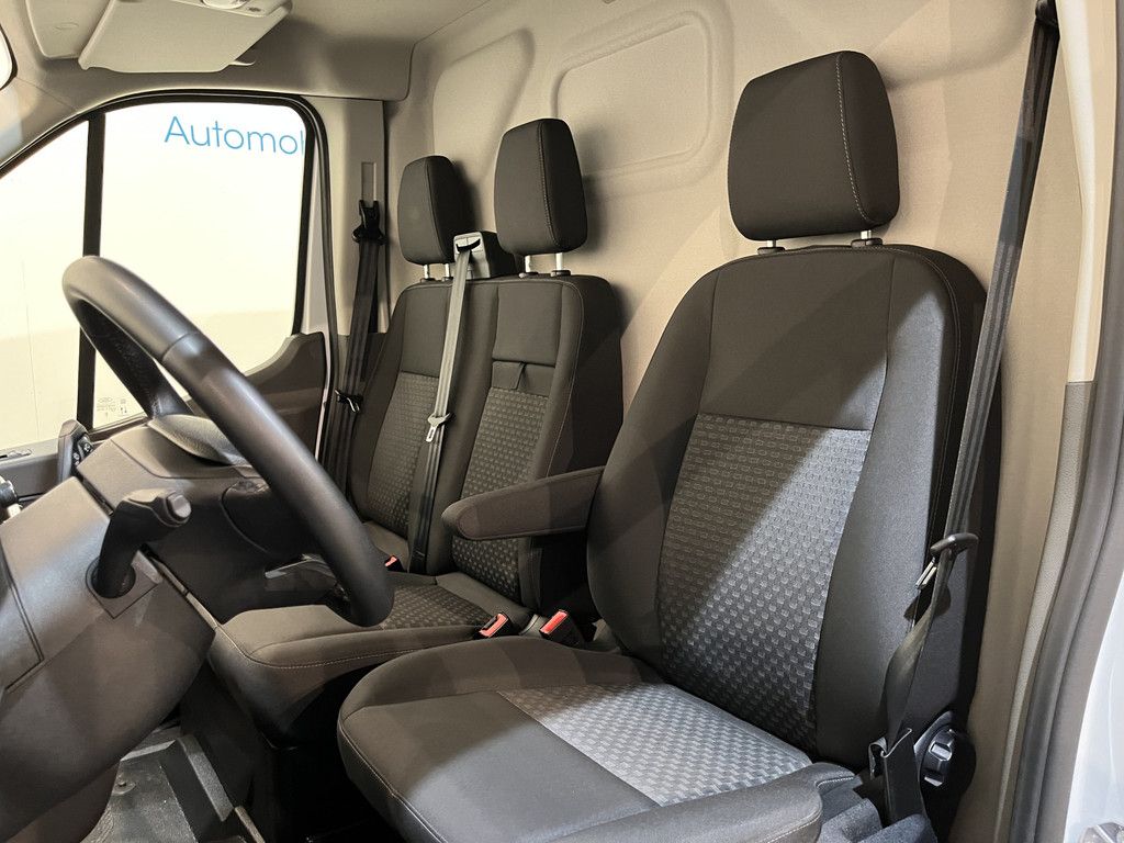Ford E-Transit L2H2 Trend 68 kWh 184 PK / 100% Elektrisch !! / Airco / Cruise Control / CarPlay / Camera / Navigatie / 3-Zits / 17.000 KM !!