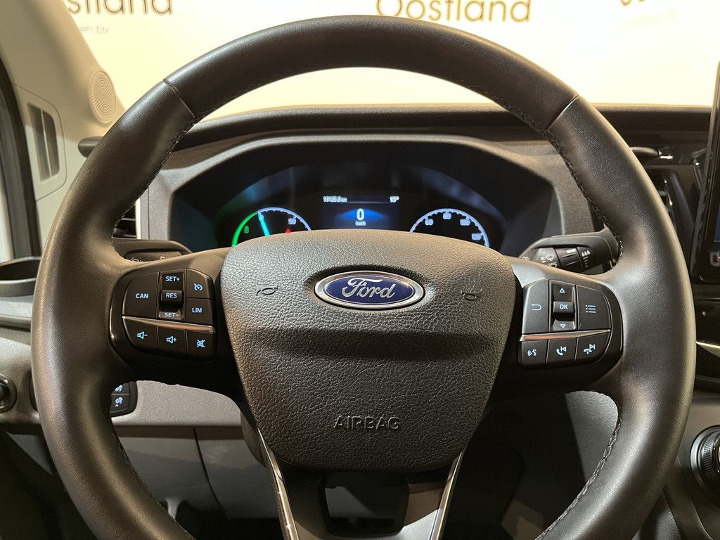 Ford E-Transit L2H2 Trend 68 kWh 184 PK / 100% Elektrisch !! / Airco / Cruise Control / CarPlay / Camera / Navigatie / 3-Zits / 17.000 KM !!