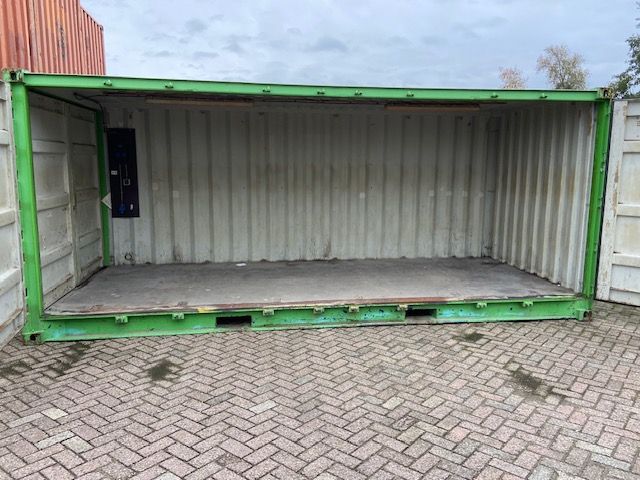 20ft open zijkant met deuren