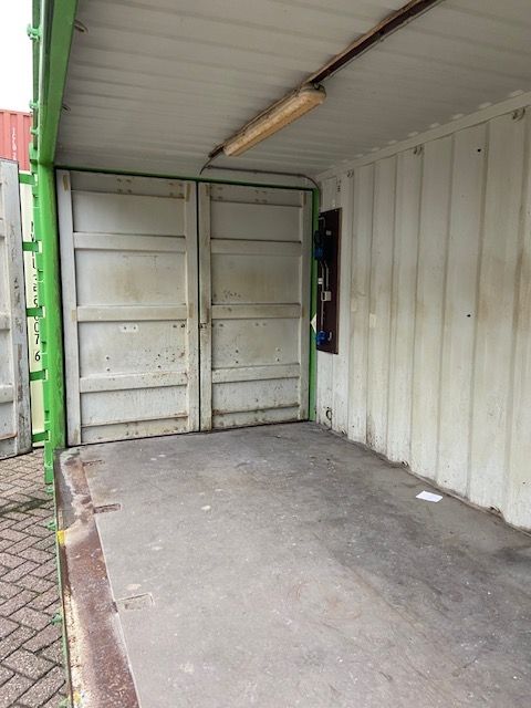 20ft open zijkant met deuren
