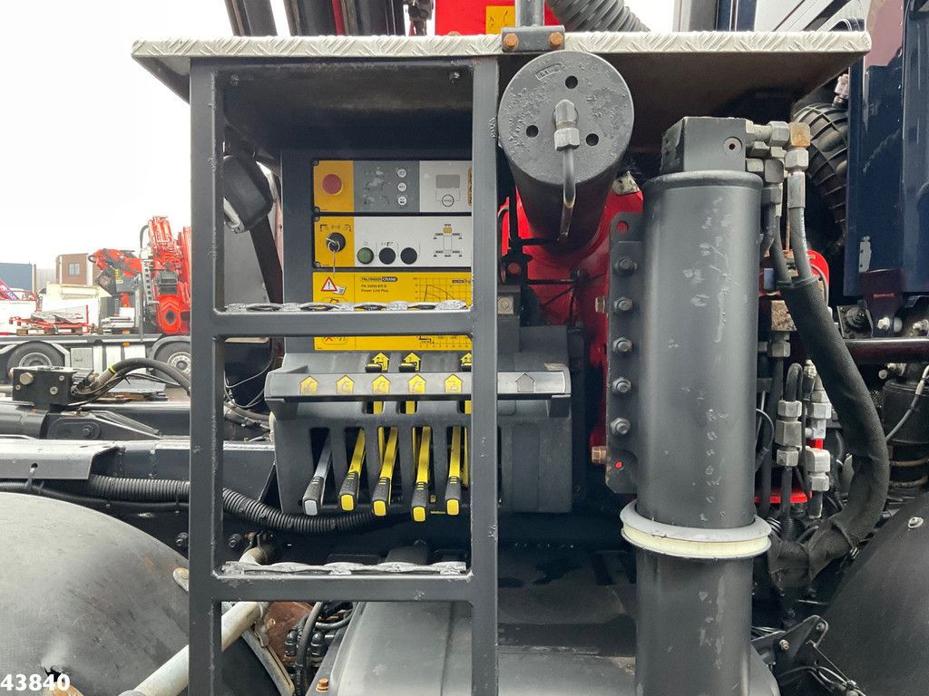 DAF FAD CF 530 8x4 Euro 6 Palfinger 33 Tonmeter laadkraan