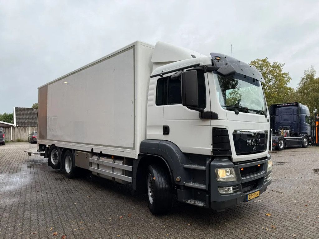 MAN TGS 26.320 Koffer Stuuras AHK 2.500KG LBW 319.460KM! NL Truck