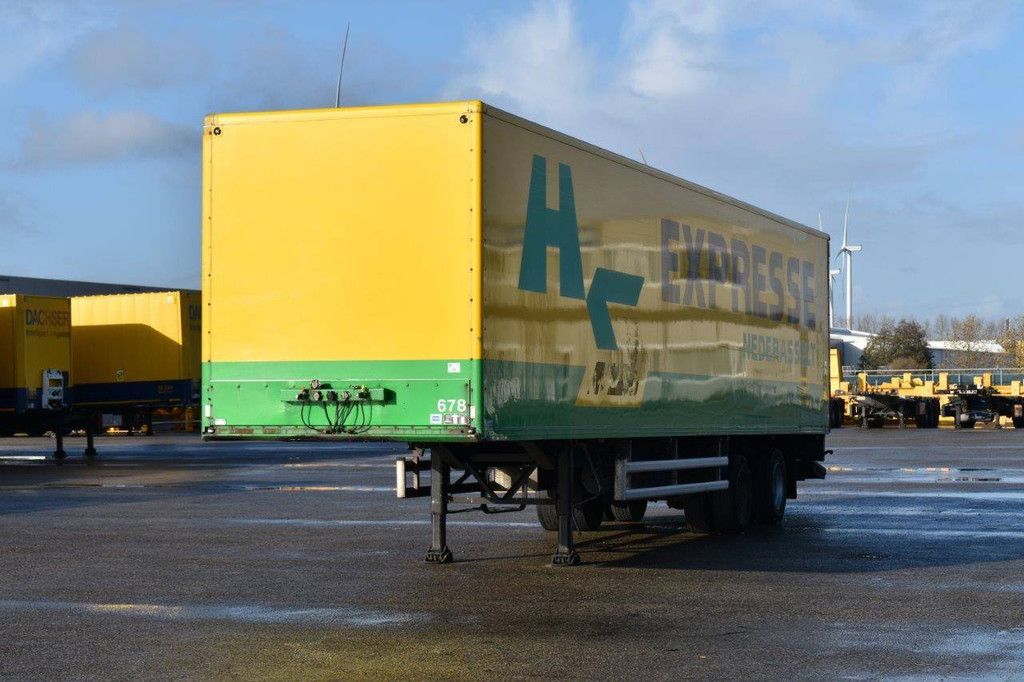 Geschlossener Sattelauflieger FLOO-2000C 2002