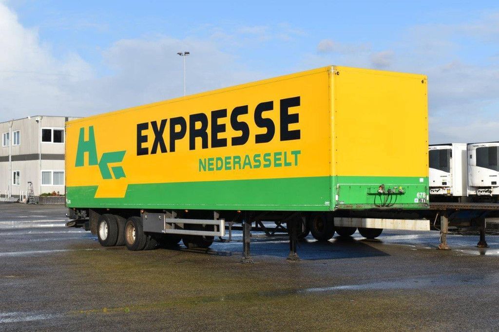 Geschlossener Sattelauflieger FLOO-2000C 2002