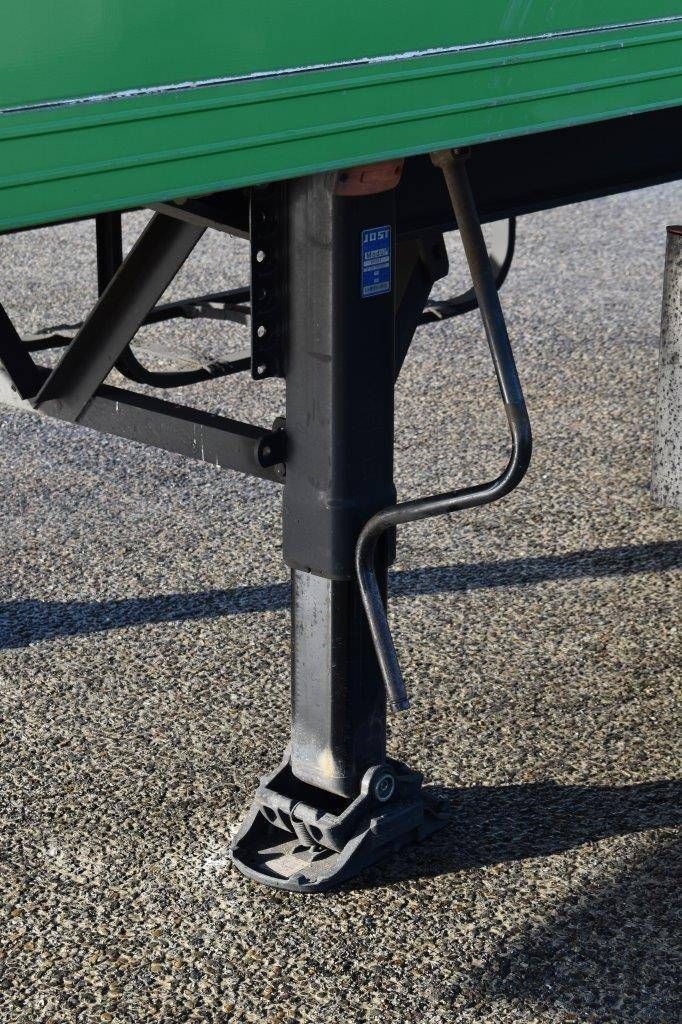 Geschlossener Sattelauflieger FLOO-2000C 2002