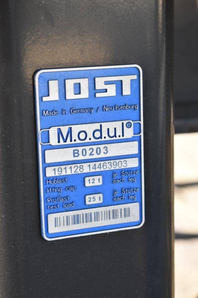 Geschlossener Sattelauflieger FLOO-2000C 2002