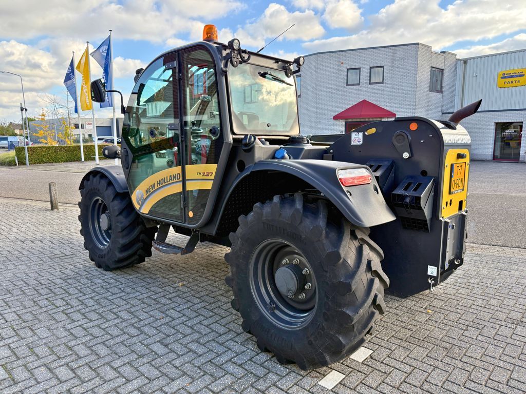 New Holland TH7.37 Plus Verreiker