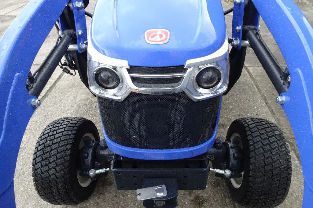 Iseki met voorlader .TXGS24