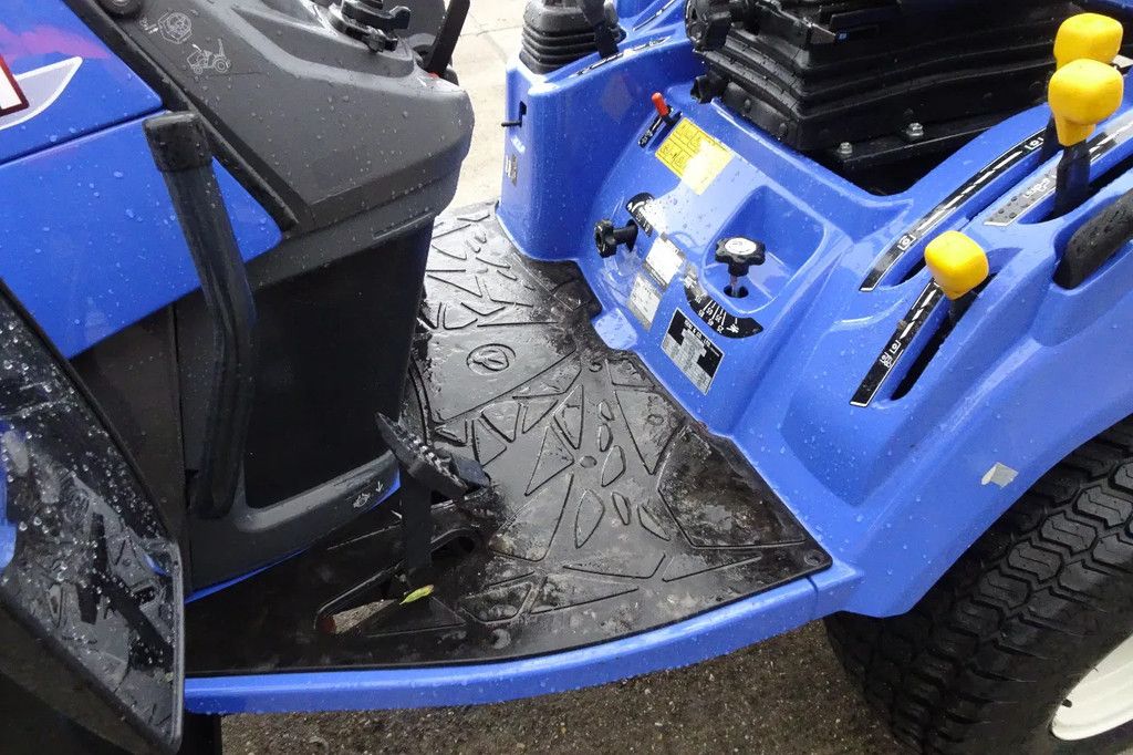 Iseki met voorlader .TXGS24