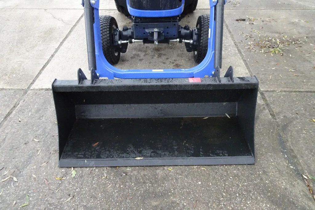 Iseki met voorlader .TXGS24