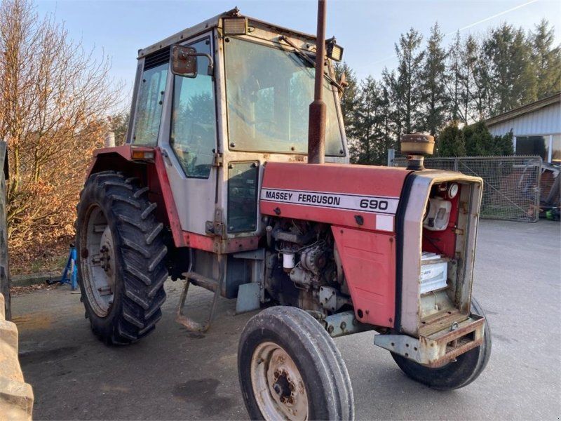 Massey Ferguson 690