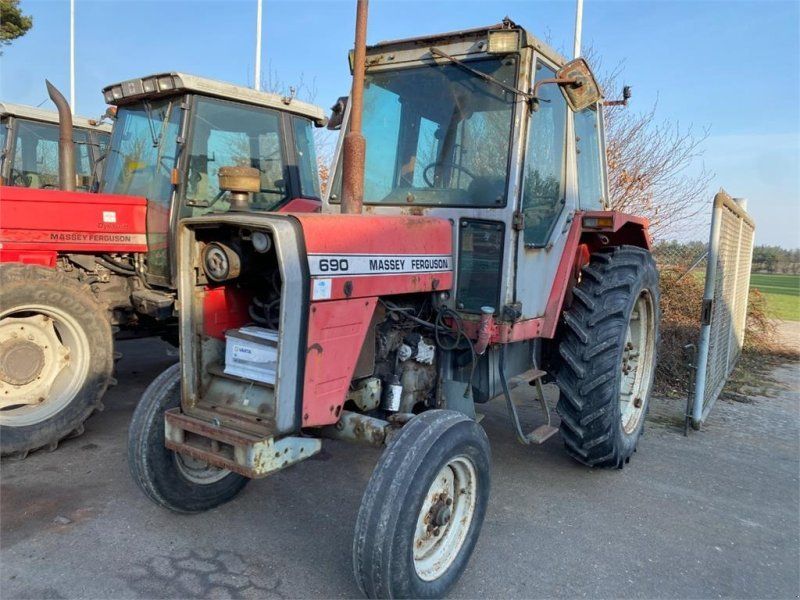 Massey Ferguson 690