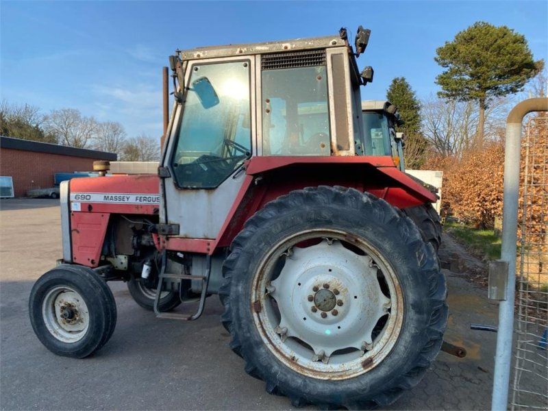 Massey Ferguson 690