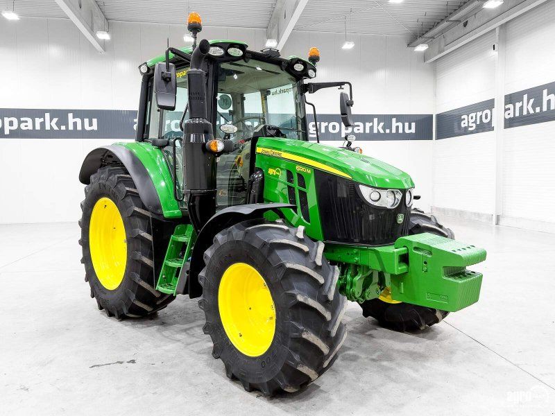 John Deere 6120M