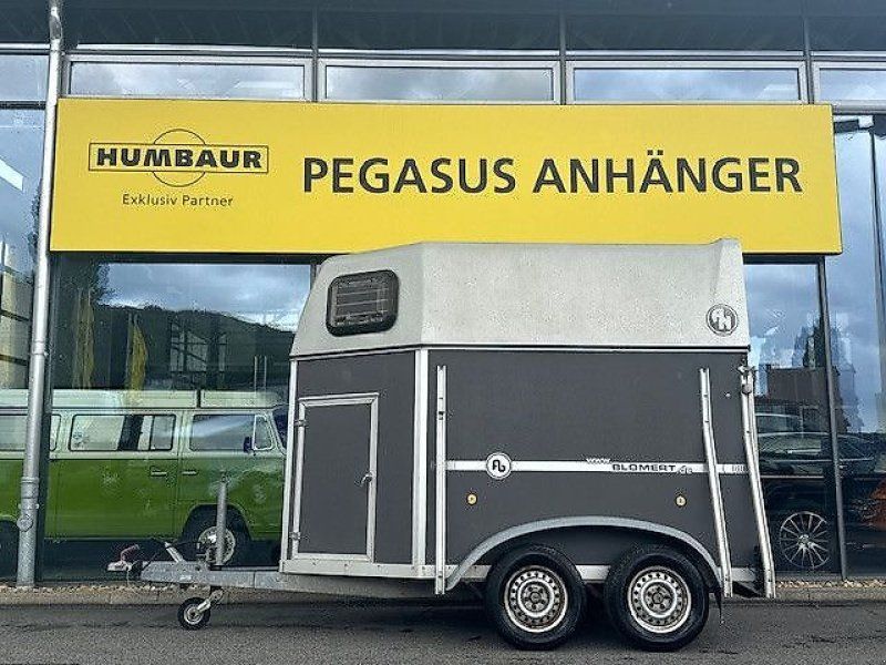 Blomert 2 Pferde Holz/Poly Sattelkammer 2t.