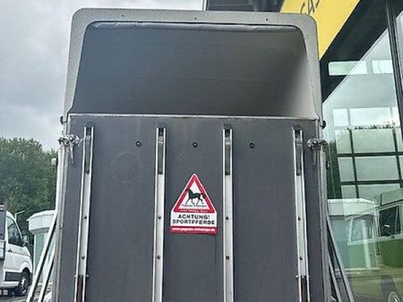 Blomert 2 Pferde Holz/Poly Sattelkammer 2t.